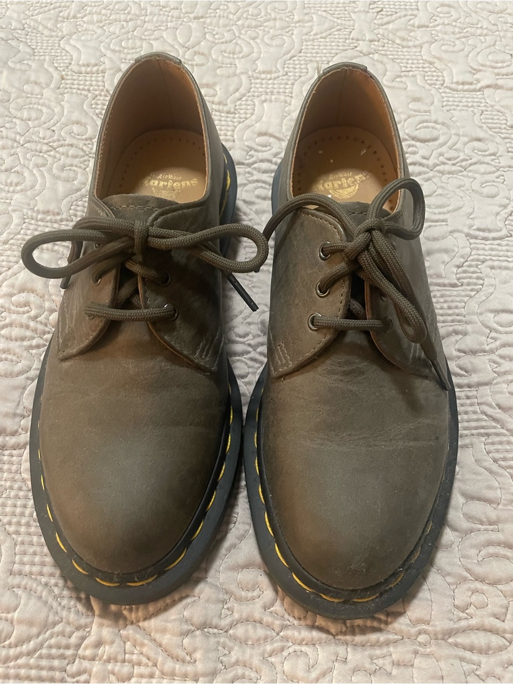 Dr. Martens Women’s Olive Beige 3-Eye Derby Shoes NWOT.